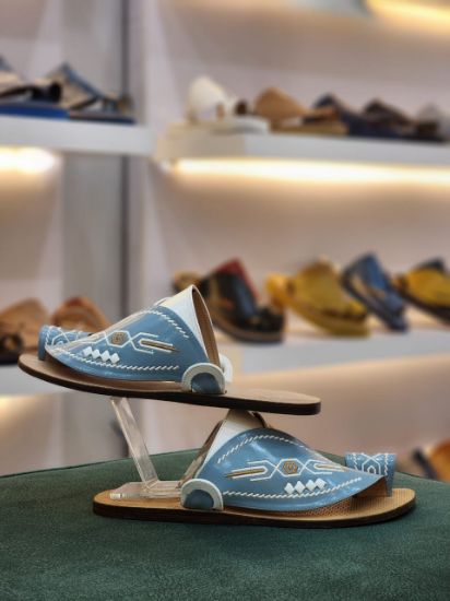 صورة زبيري وطني مطرز  ارضيه جلد مديل م15